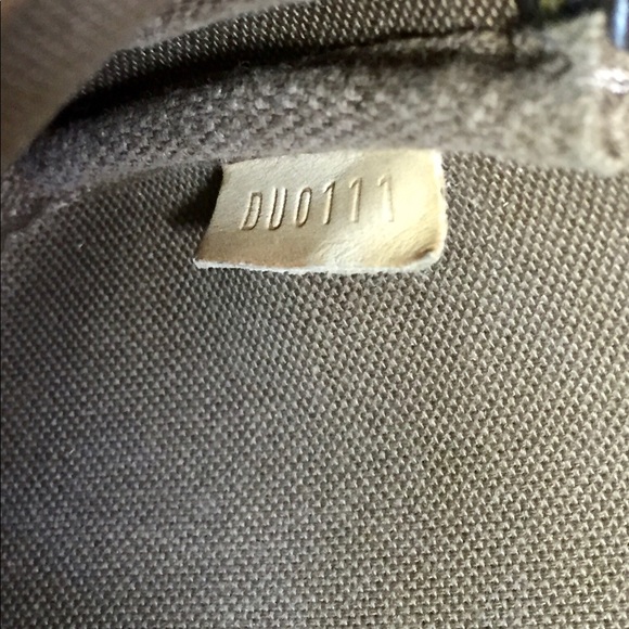 LUX ISLAND | LOUIS VUITTON Mini Pochette - Picture 4 of 16